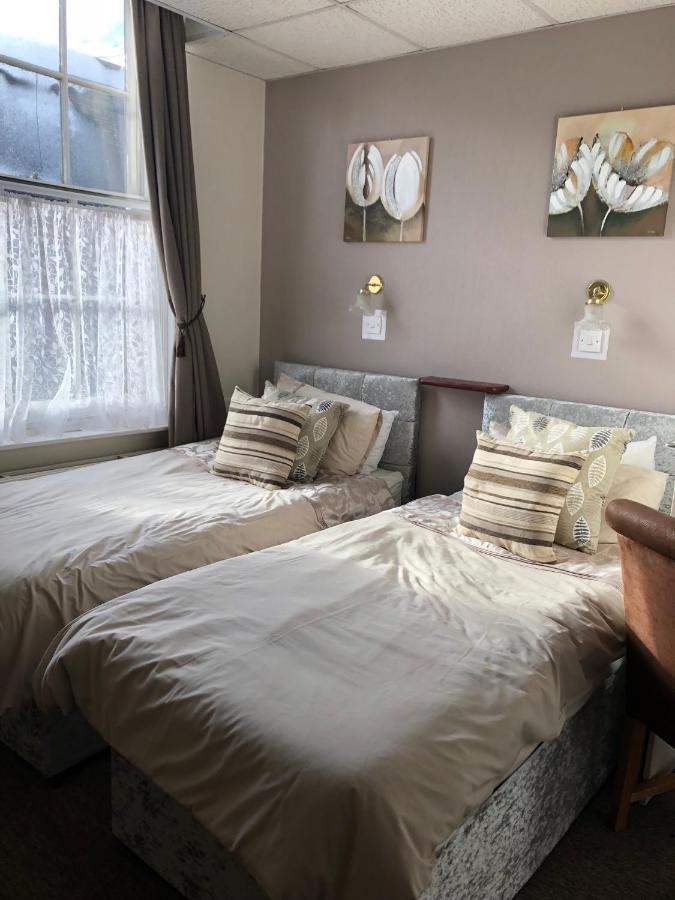 The Crown In Bed and Breakfast Fordingbridge Exterior foto
