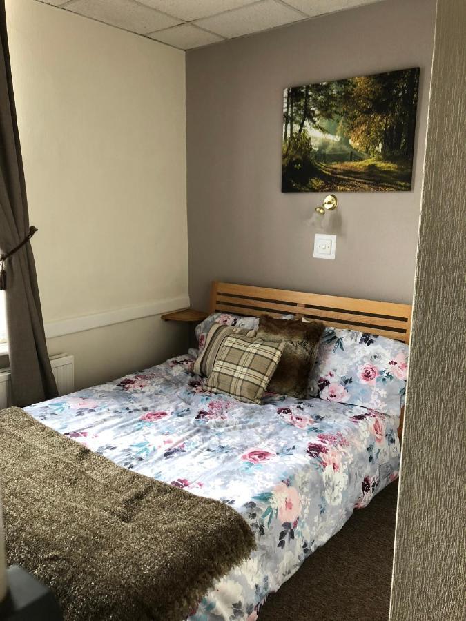 The Crown In Bed and Breakfast Fordingbridge Exterior foto